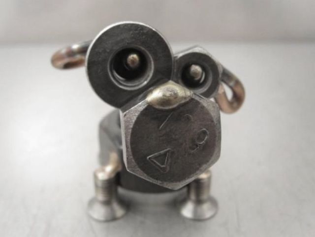 tiny_sculptures_made_out_of_assorted_fasteners_640_06.jpg
